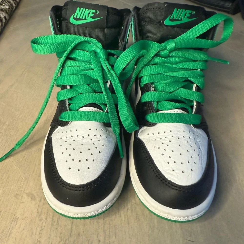 Nike Kids' Black, White,‎ and Green Air Jordan 1